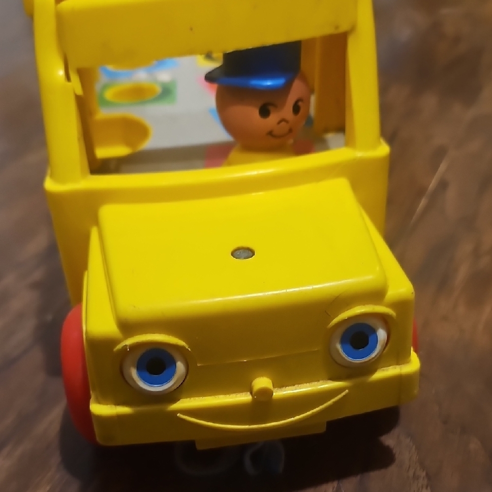 Fisher-Price Bright Yellow School Bus - Picture 5 of 9